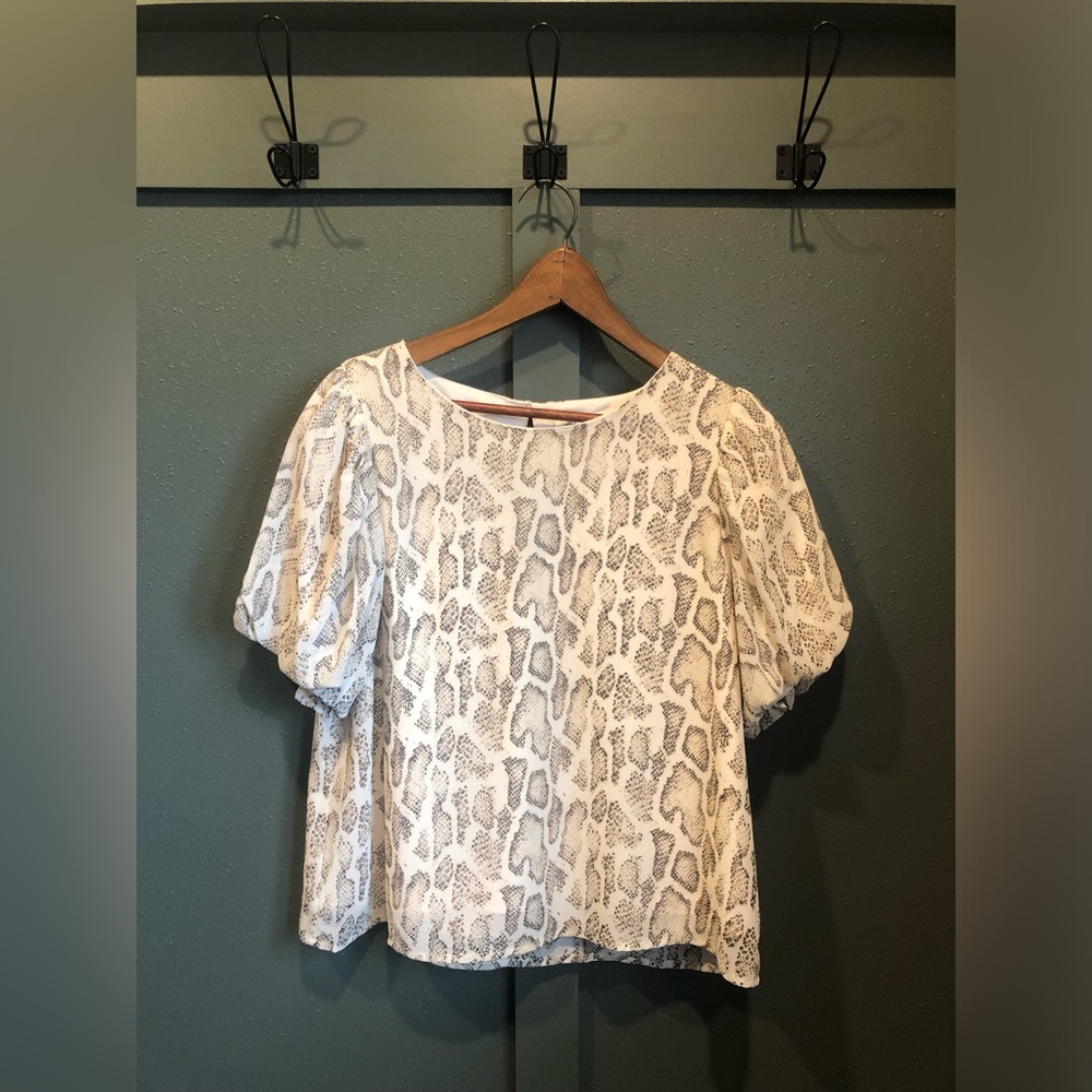 Printed puff sleeve top!  NWT!